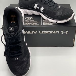 Under armur size 10.5